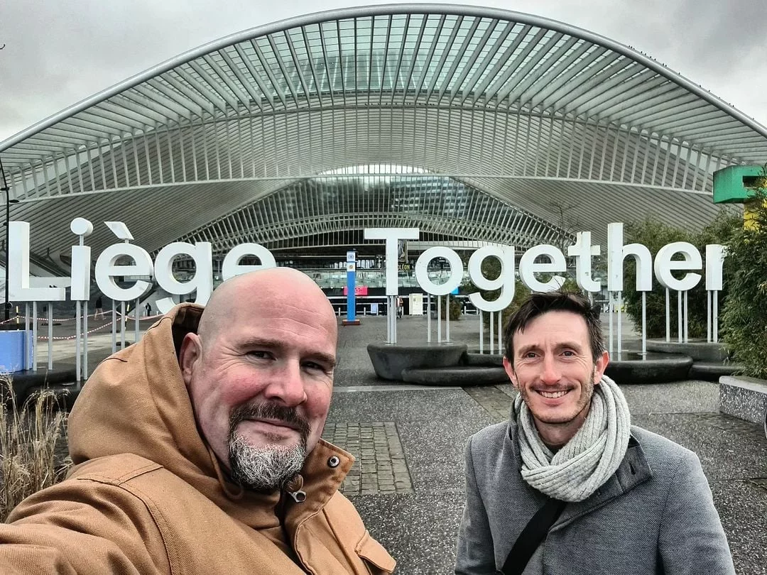 Selfie of Yann and Kristof in front of Santiago Calatrava&rsquo;s Li&egrave;ge-Guillemins station, with the letters Li&egrave;ge Together