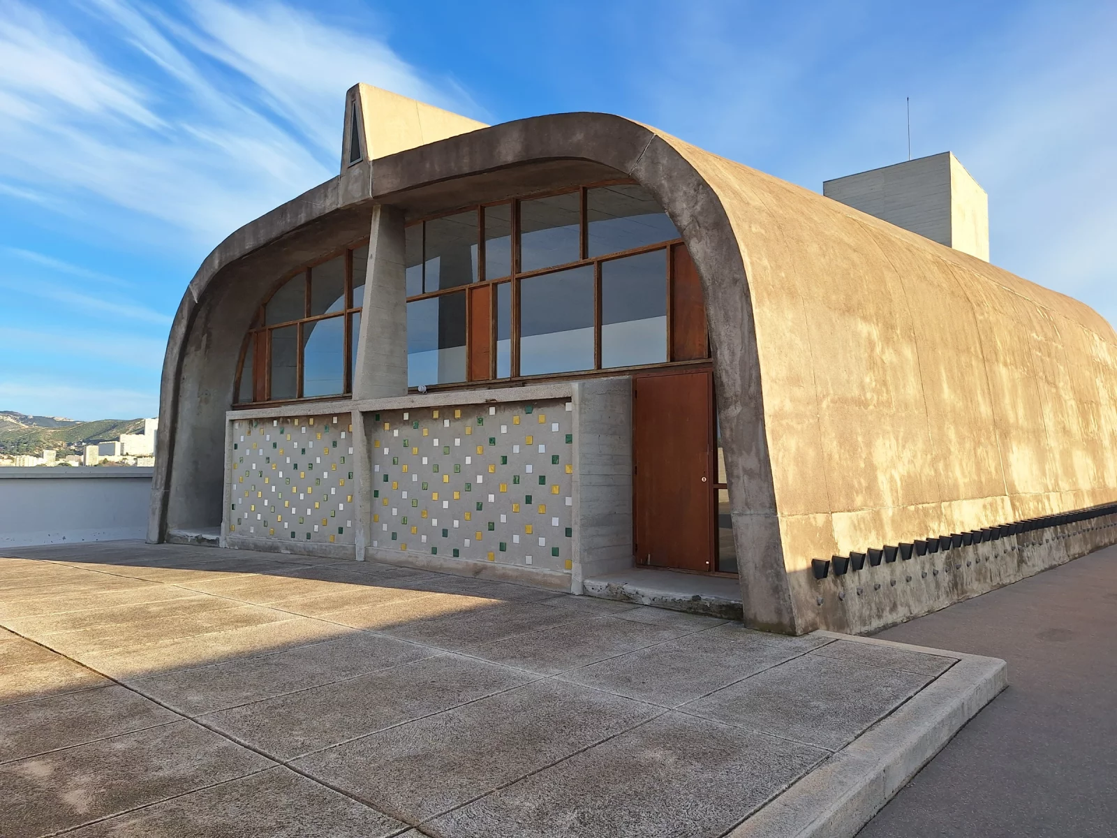 De gymzaal op het dak, nu kunstcentrum MaMo