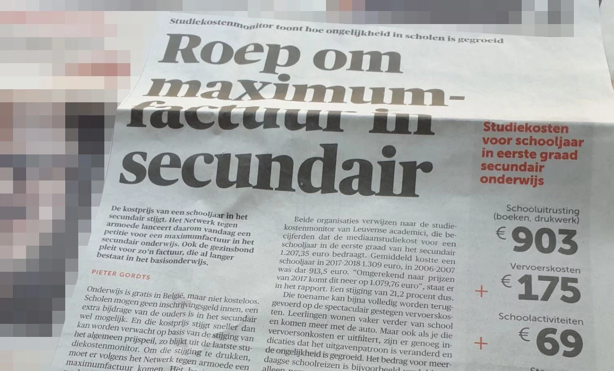 Foto van een krantenpagina met de kop &ldquo;Roep om maximumfactuur in secundair&rdquo; en een kader met studiekosten