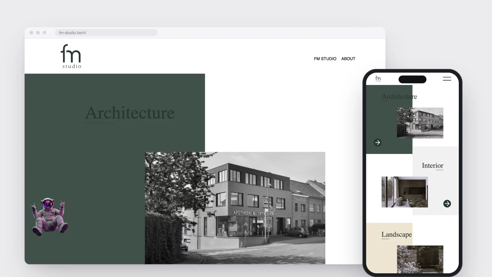 De homepage van fm-studio.be in een browservenster met een donkergroen kleurvlak voor Architecture en een zwart-witfoto die eroverheen schuift, en dezelfde pagina op een gsm